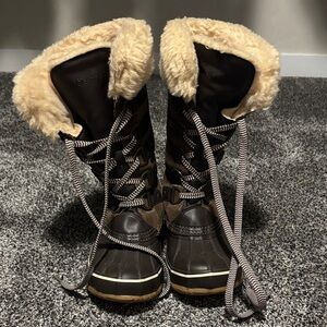 BearPaw Black and Tan Winter Boots